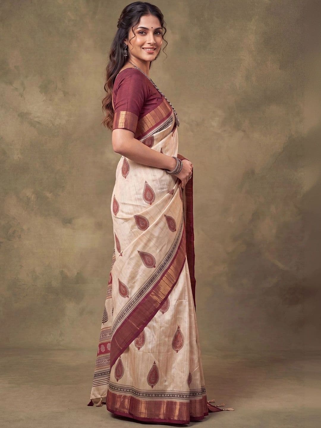 Anouk Ethnic Motifs Silk Cotton Designer Tussar Saree thumbnail 3