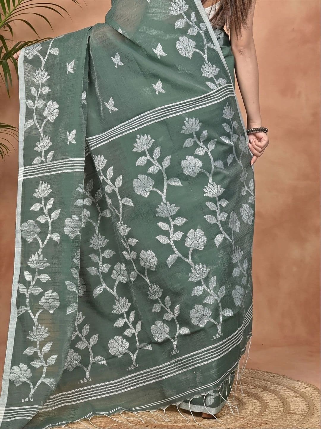 PuJoy Women Ethnic Motifs Sequinned Handloom Taant Saree thumbnail 7