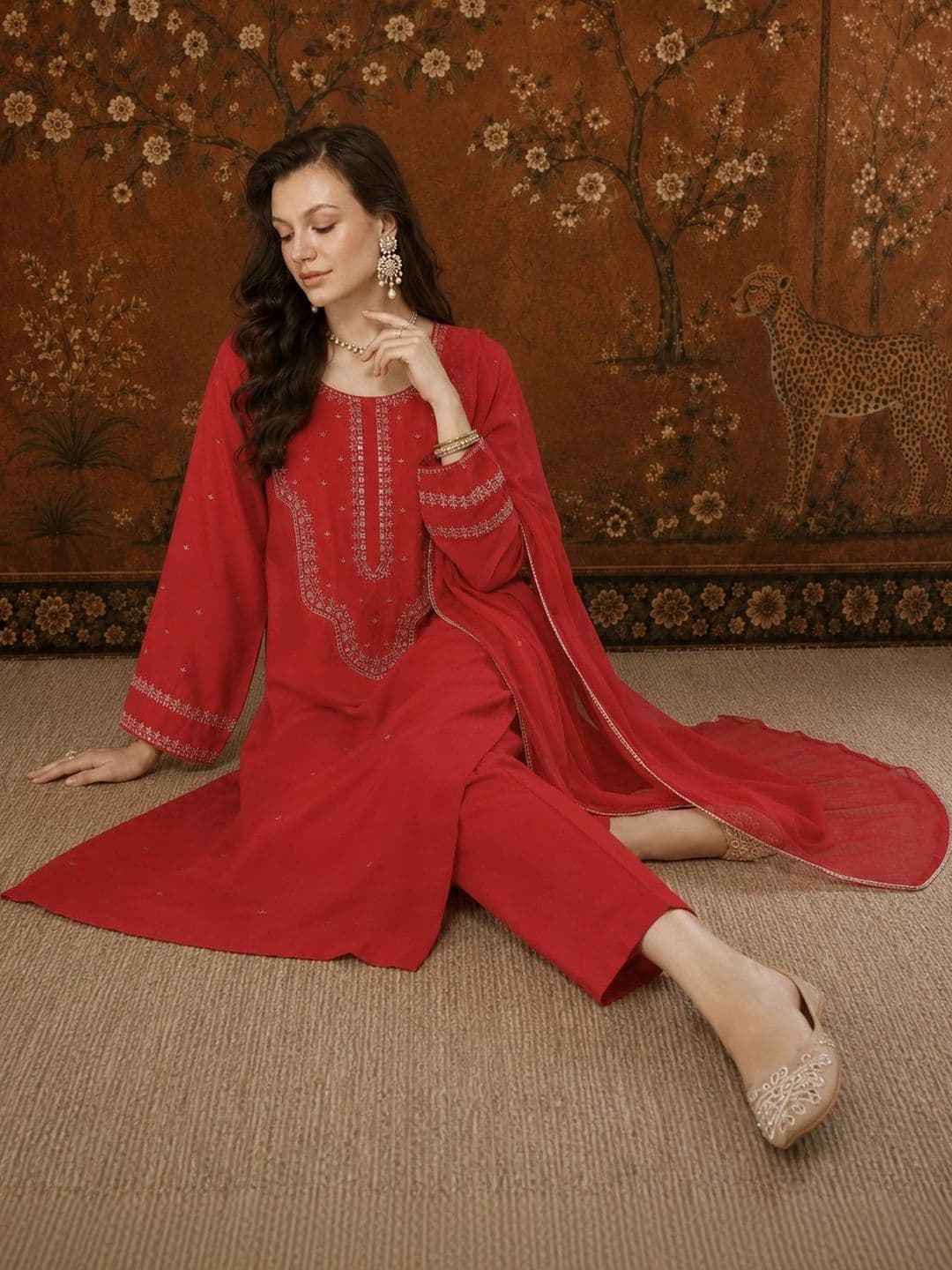 Sangria Women Embroidered Regular Thread Work Kurta with Trousers & With Dupatta thumbnail 5