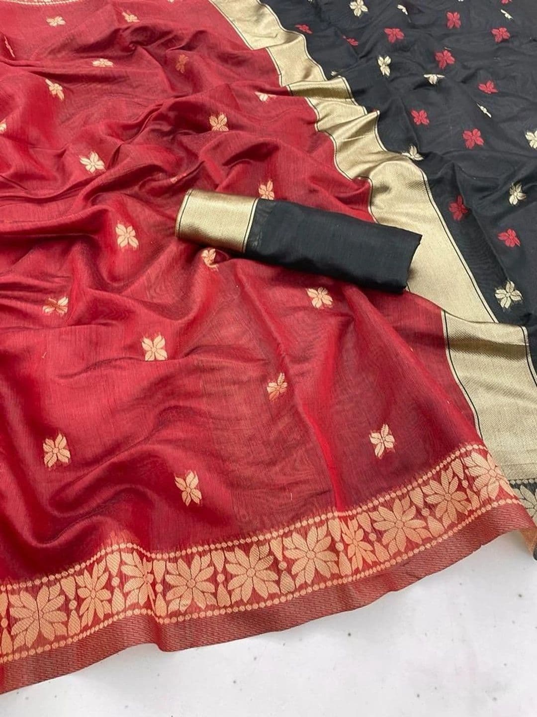 HERE&NOW Woven Design Zari Silk Blend Banarasi Saree thumbnail 2