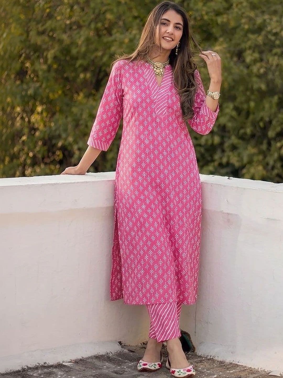 Sangria Women Ethnic Motifs Printed Regular Pure Cotton Kurta with Palazzos thumbnail 3