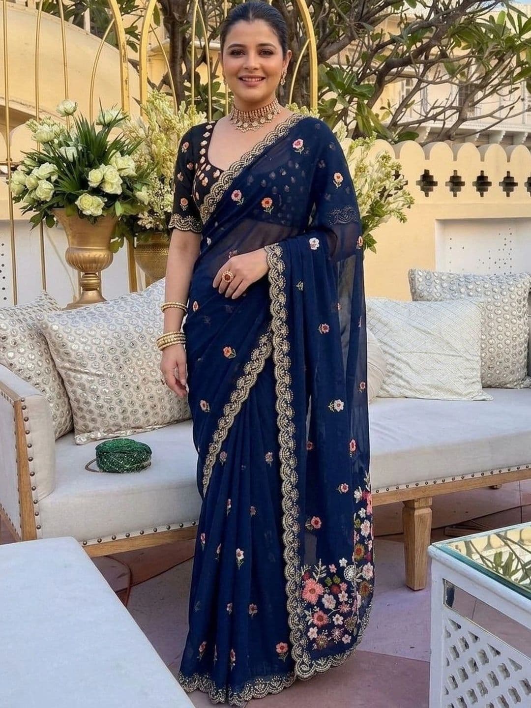 Kalista Women Floral Embroidered Pure Georgette Saree thumbnail 2