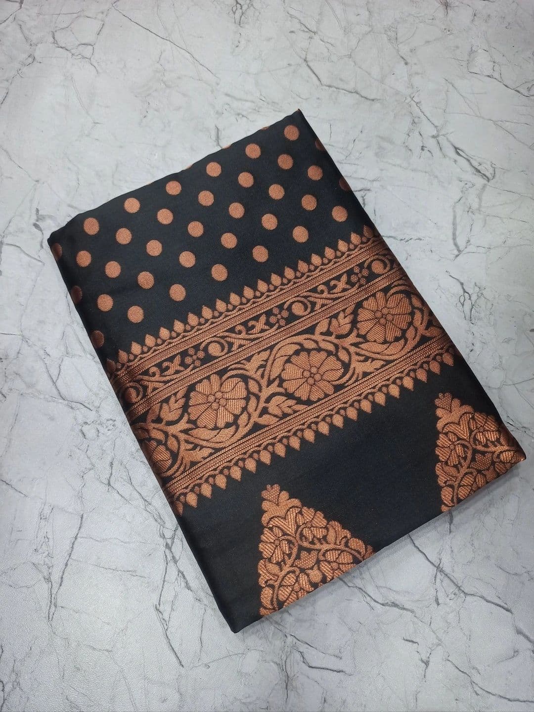 Milvia Woven Design Zari Silk Blend Designer Banarasi Saree thumbnail 2