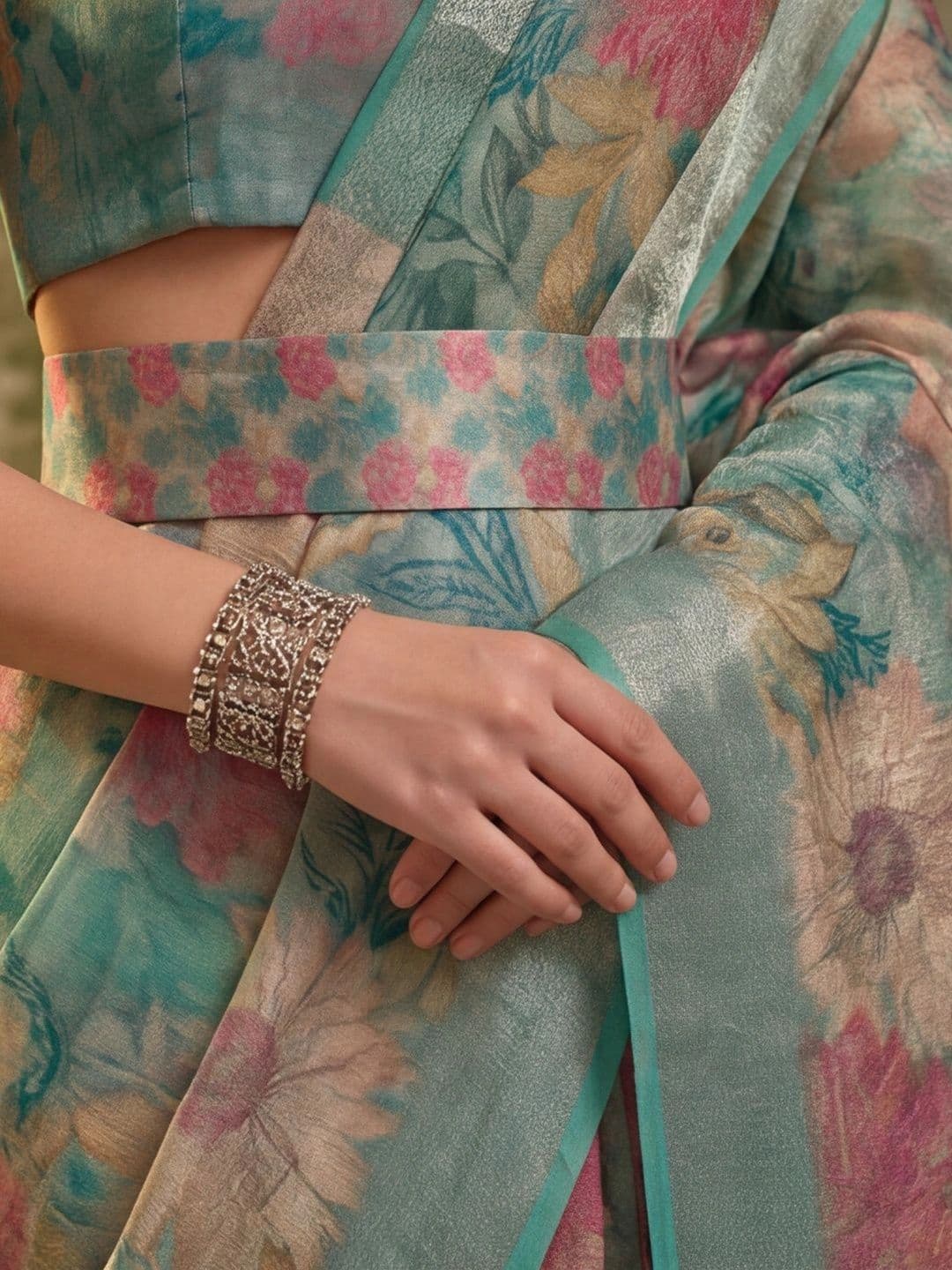 Mitera Woman Floral Zari Silk Cotton Fusion Saree thumbnail 3