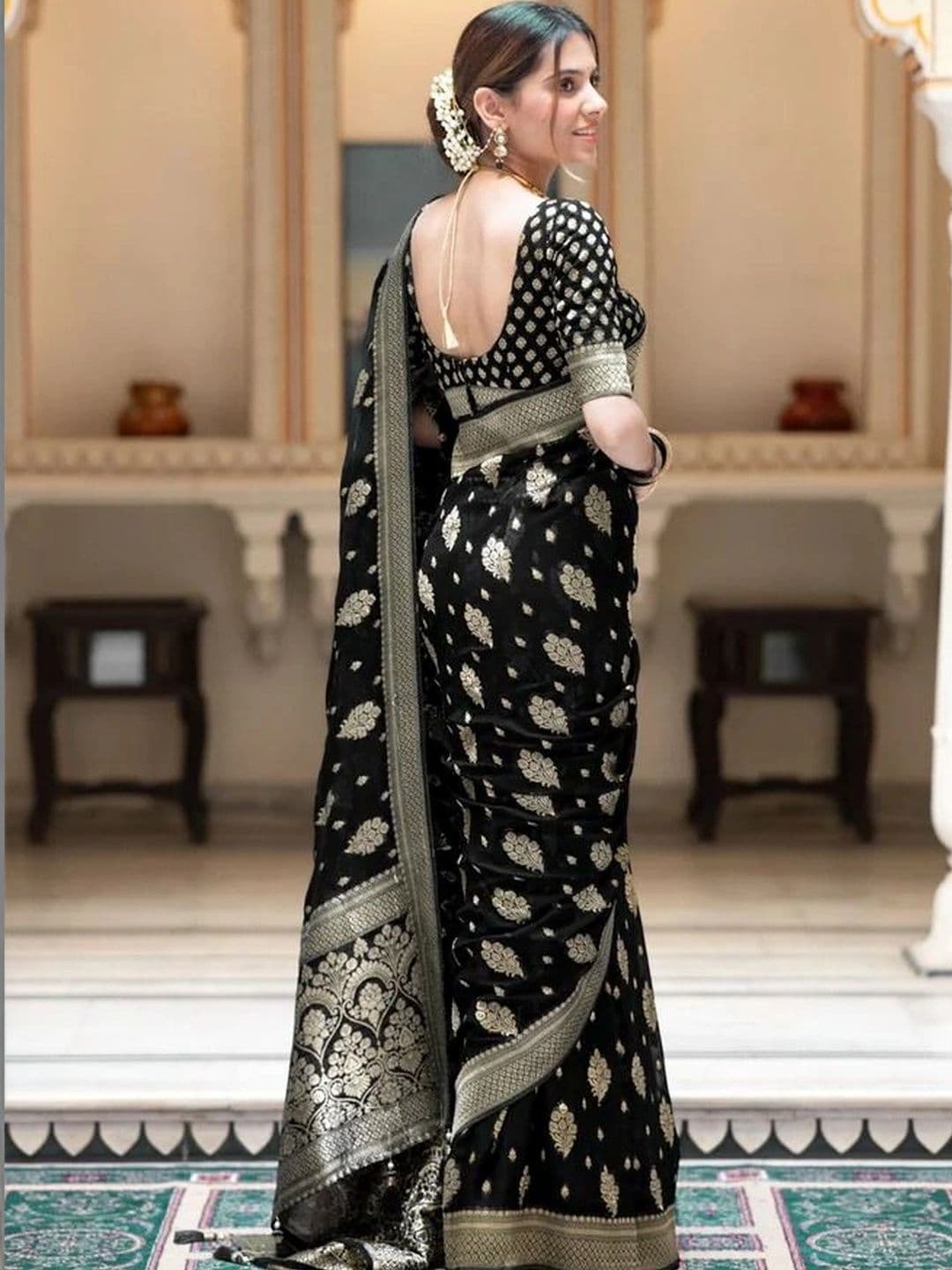 HERE&NOW Woven Design Zari Silk Blend Banarasi Saree thumbnail 2