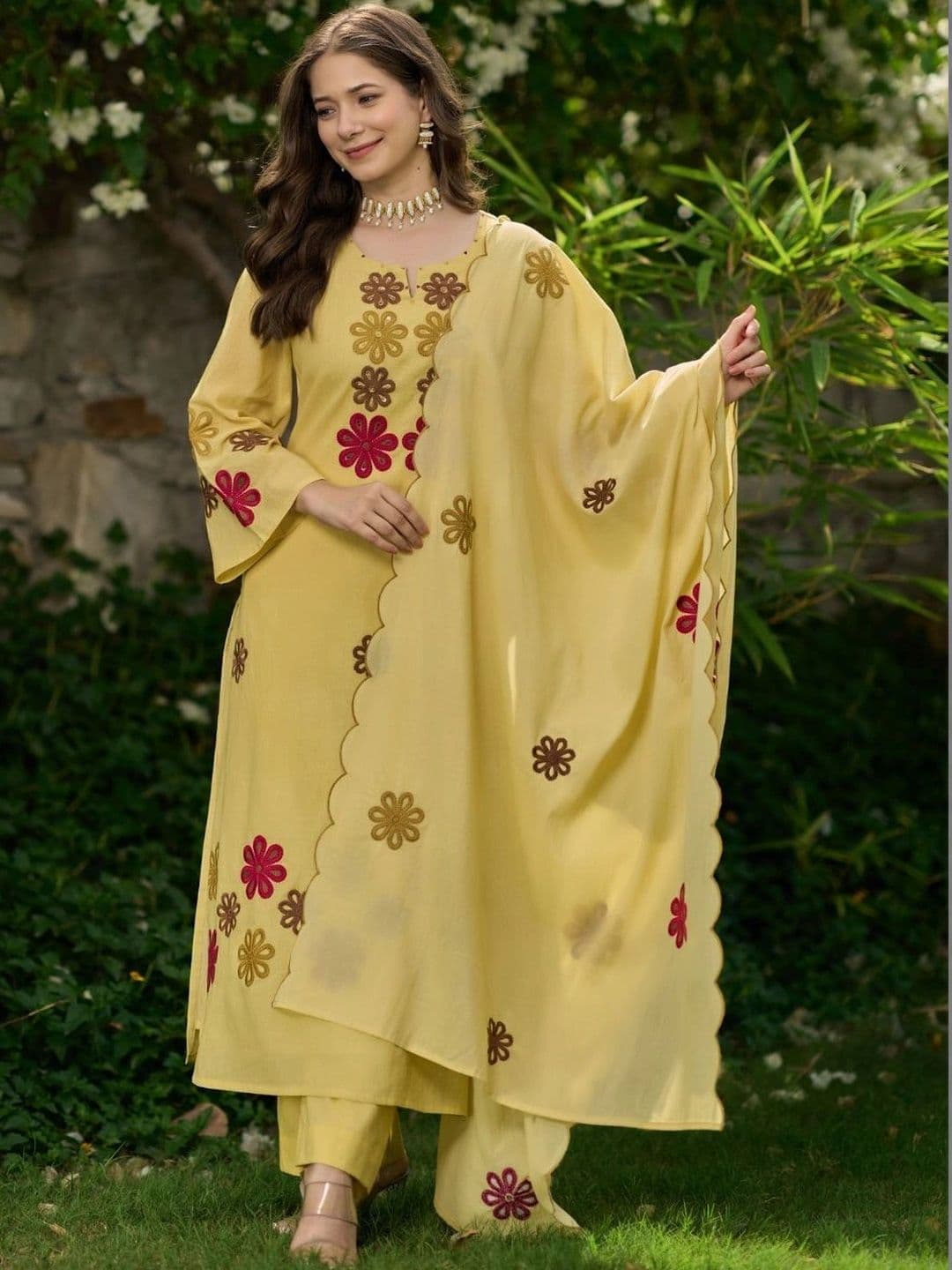 HERE&NOW X fwd Women Floral Thread Work Chanderi Silk Kurta with Trousers & With Dupatta - view 1