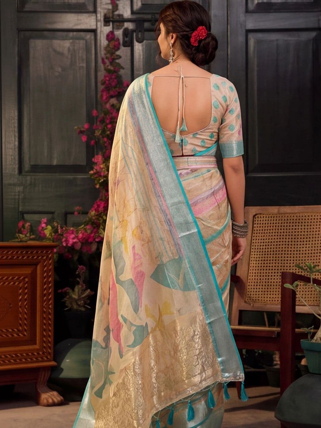 Mitera Women Floral Zari Silk Cotton Fusion Saree thumbnail 2