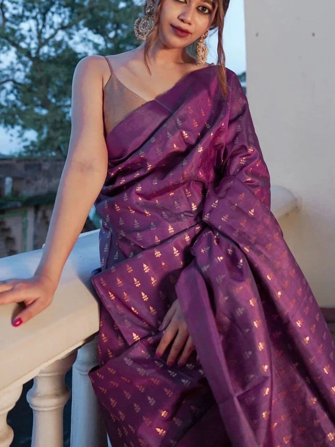 HERE&NOW Woven Design Zari Silk Blend Banarasi Saree thumbnail 6