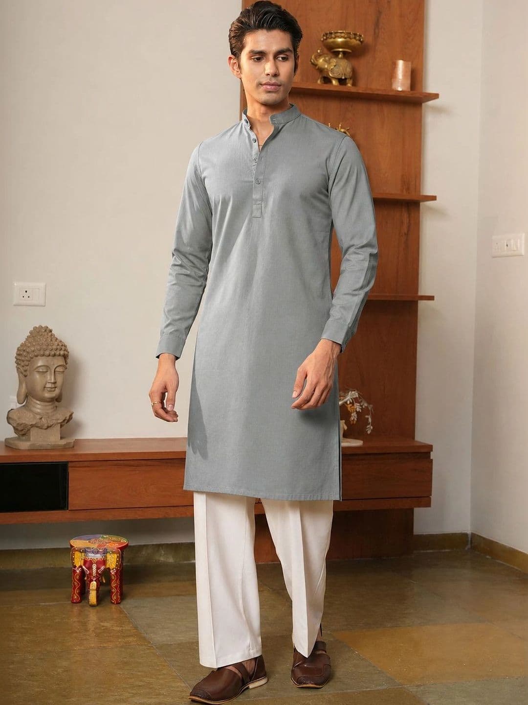 Anouk Men Pure Cotton Solid Knee Length Straight Kurta thumbnail 2