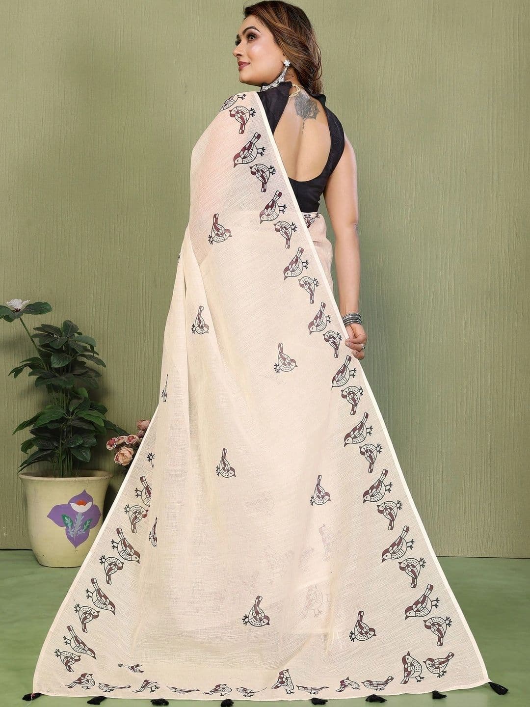 VS MALL Floral Linen Blend Block Print Saree thumbnail 4