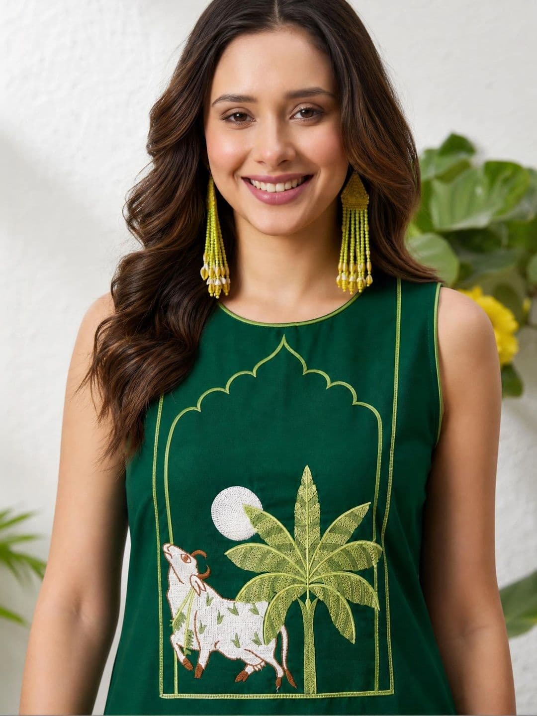 Youthnic Women Ethnic Motifs Embroidered Regular Thread Work Kurti with Farshi Salwar Set thumbnail 2