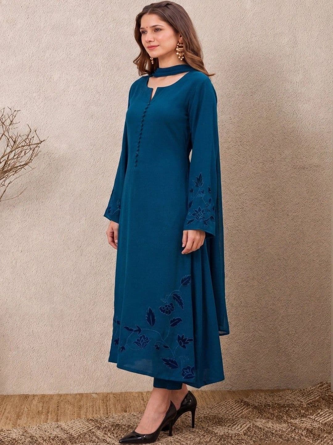 Anouk Women Ethnic Motifs Embroidered Regular Thread Work Chanderi Silk Kurta with Trousers & With Dupatta thumbnail 6
