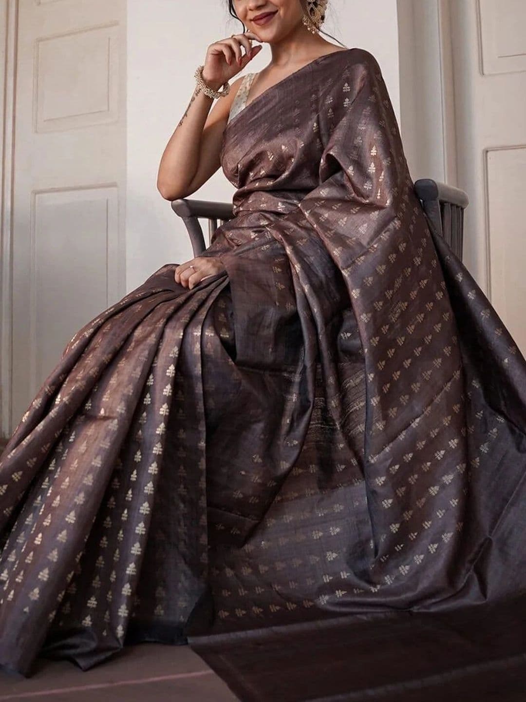 HERE&NOW Woven Design Zari Silk Blend Banarasi Saree thumbnail 5