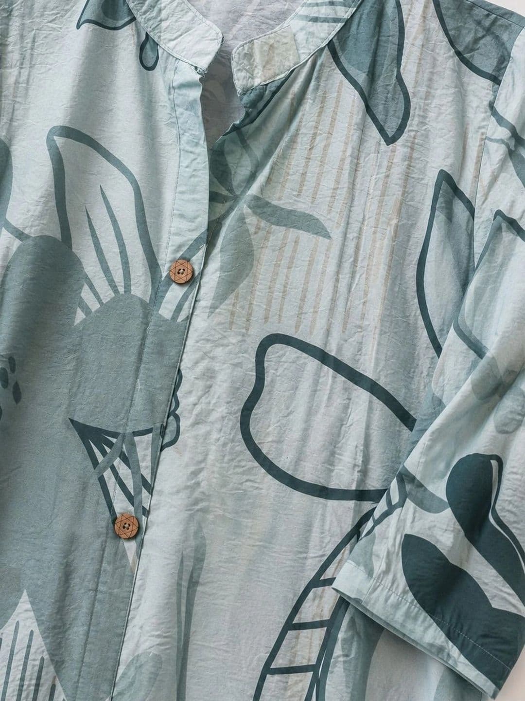Three Boganvilla Women Floral Printed Regular Kurta with Trousers thumbnail 2