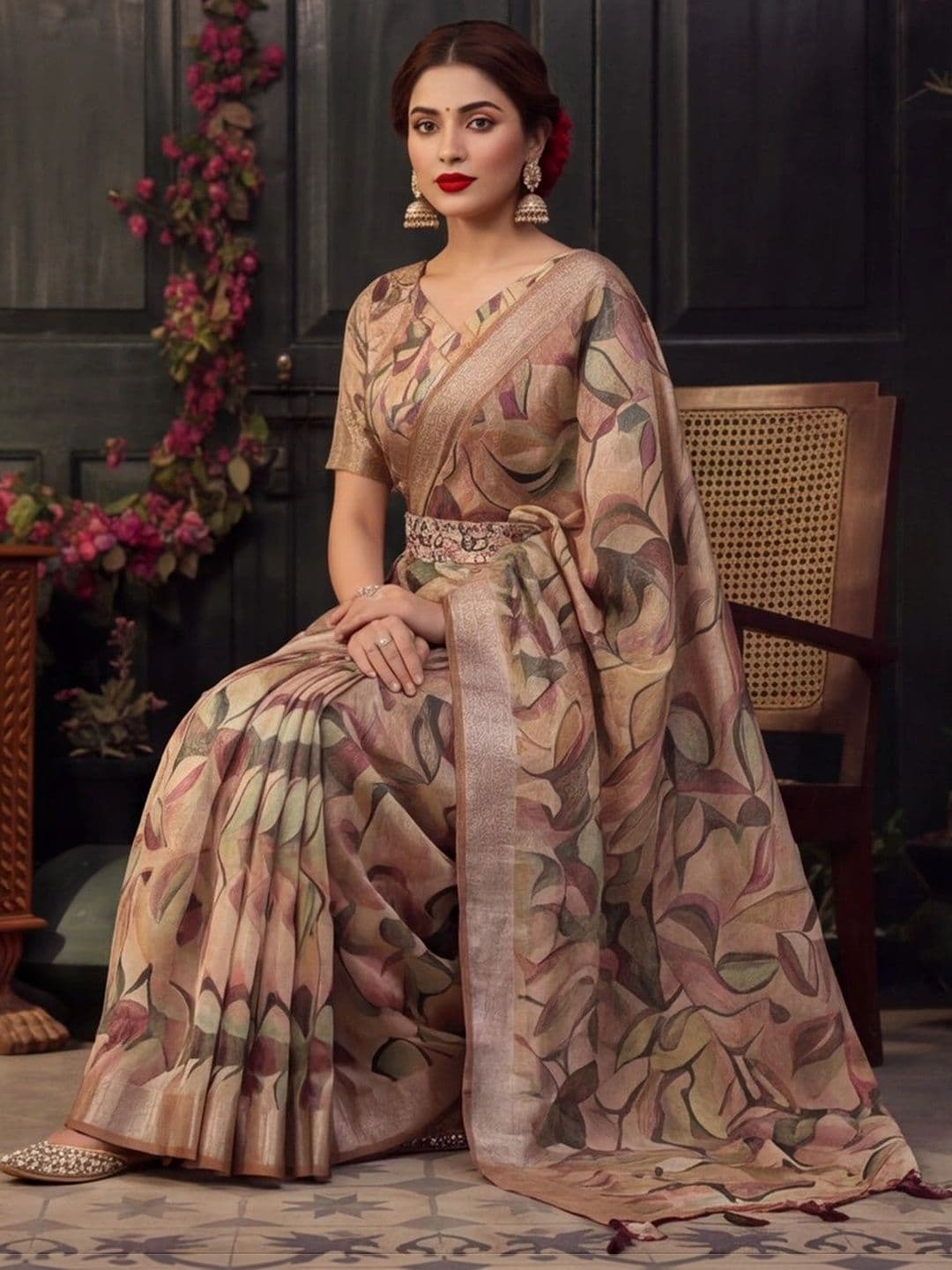 Mitera Women Floral Zari Silk Cotton Fusion Saree thumbnail 5