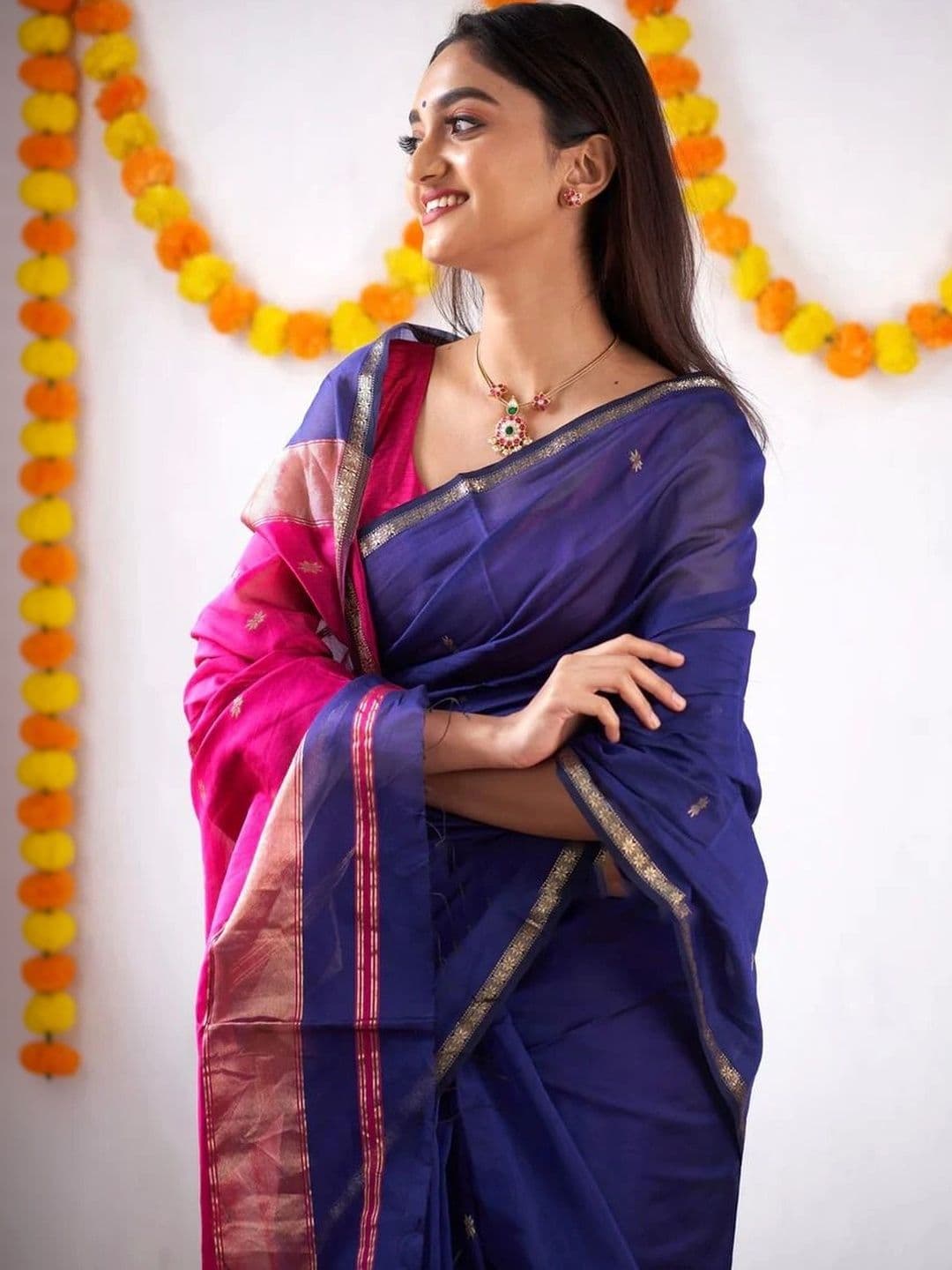 HERE&NOW Striped Zari Silk Blend Banarasi Saree thumbnail 4