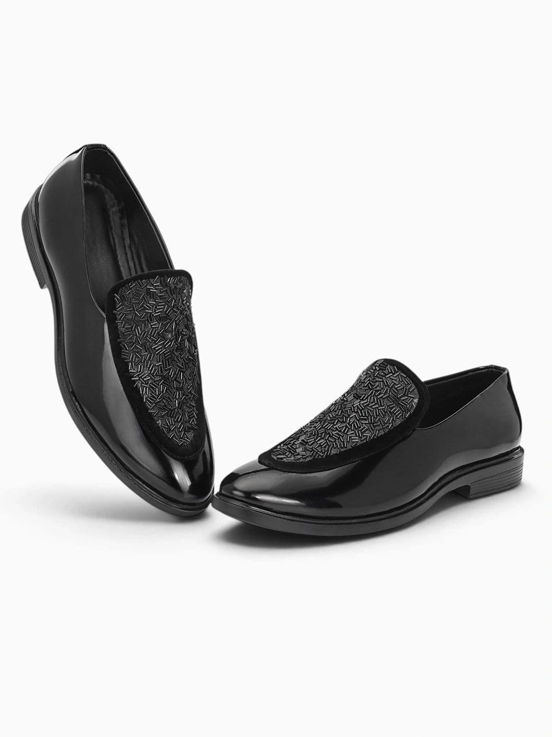 INVICTUS Men Textured PU Round Toe Slip-On Shoes thumbnail 3