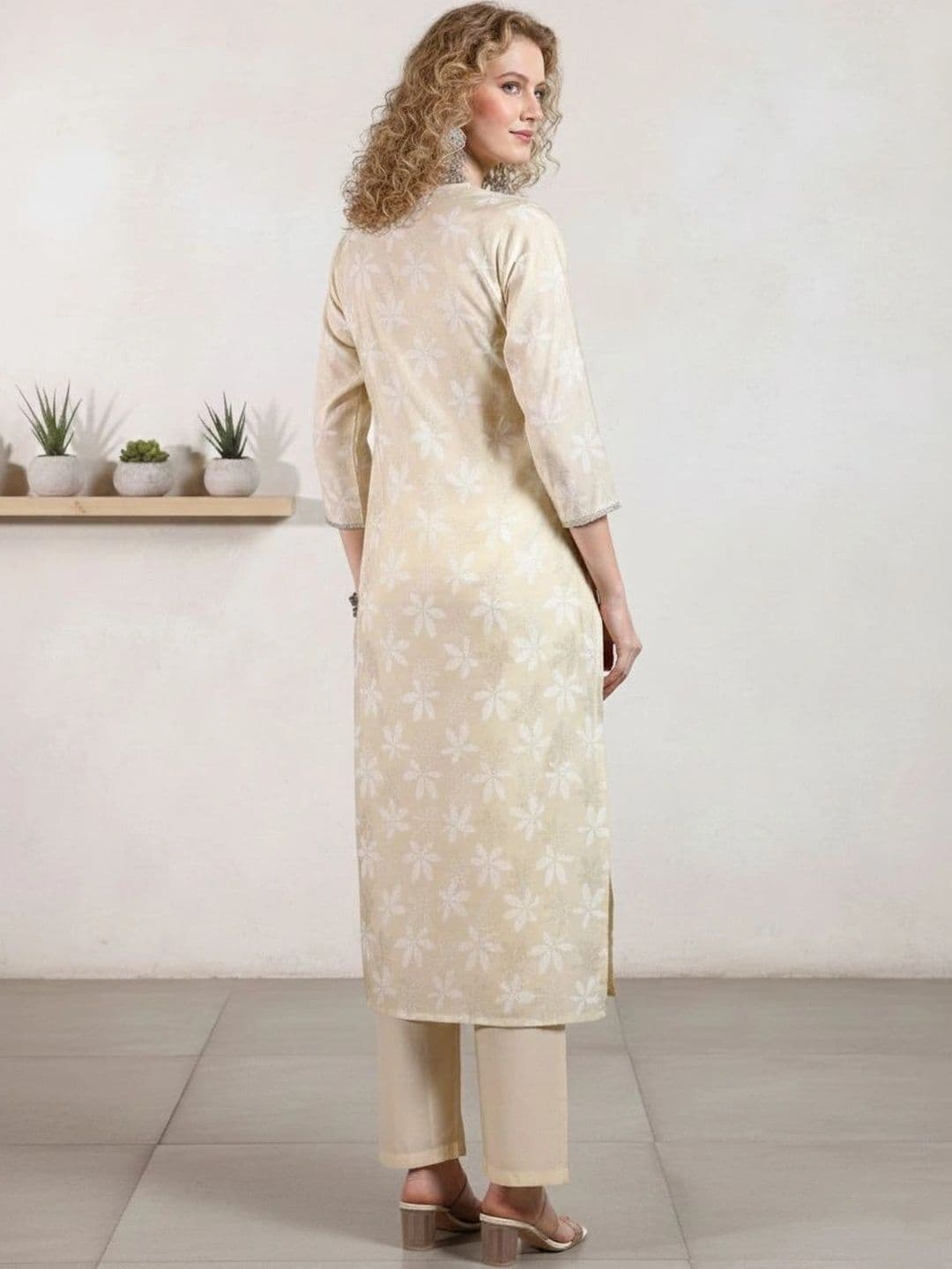 KALAMIR Women Floral Printed Regular Kurta with Trousers thumbnail 2