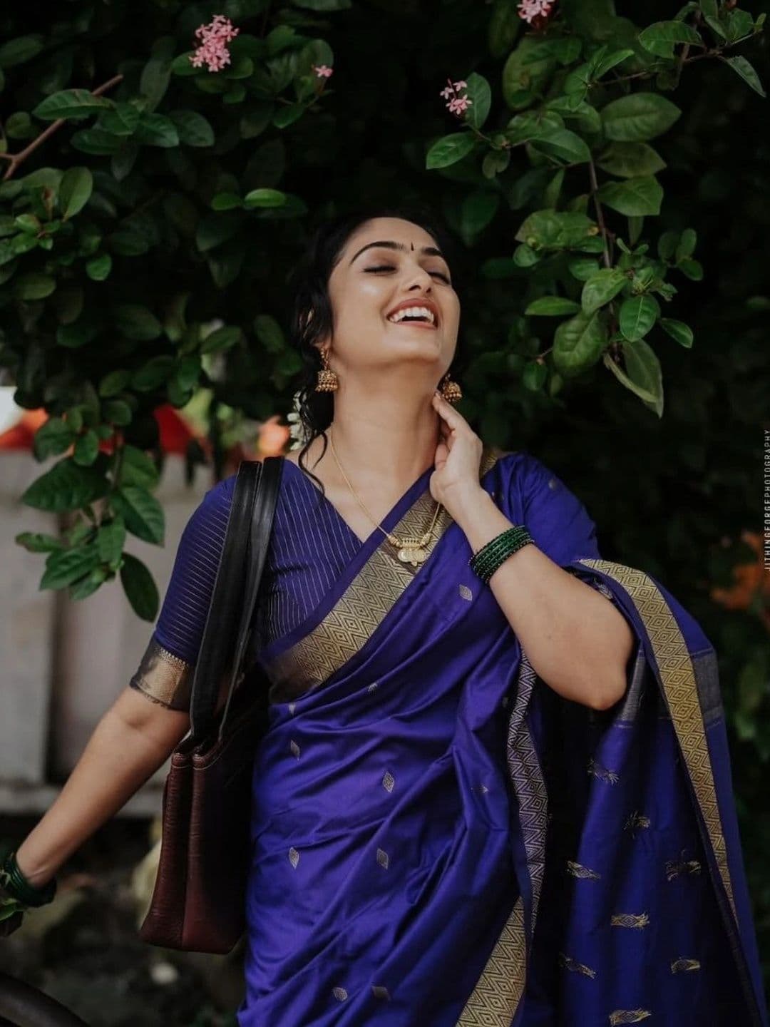 HERE&NOW Woven Design Zari Banarasi Saree thumbnail 6