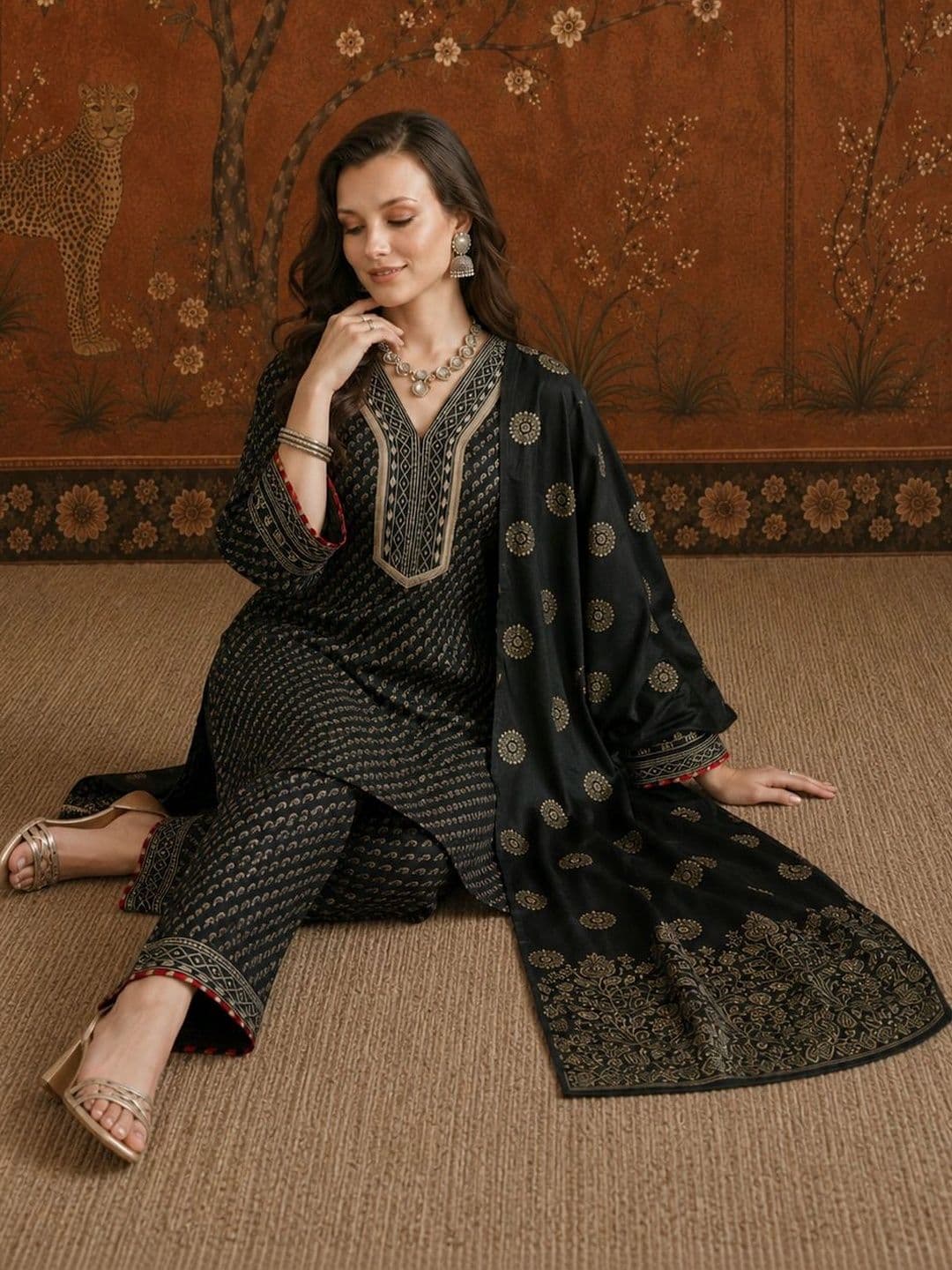 Sangria Women Ethnic Motifs Printed Regular Gotta Patti Kurta with Trousers & With Dupatta thumbnail 2
