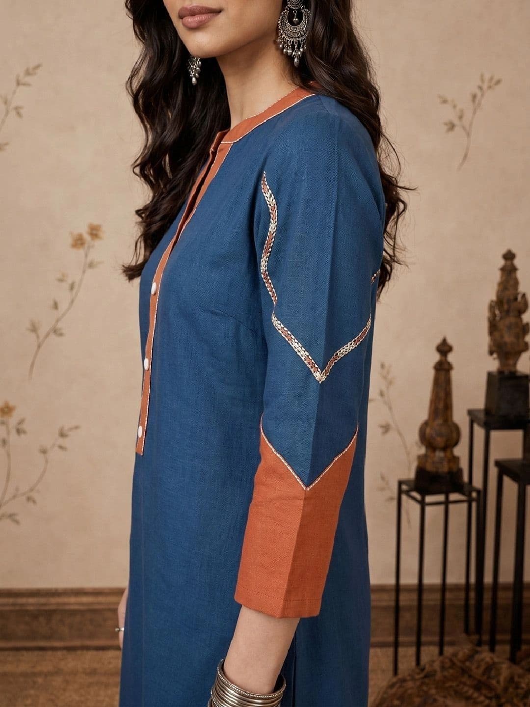 Varanga Women Regular Thread Work Kurta with Trousers thumbnail 3