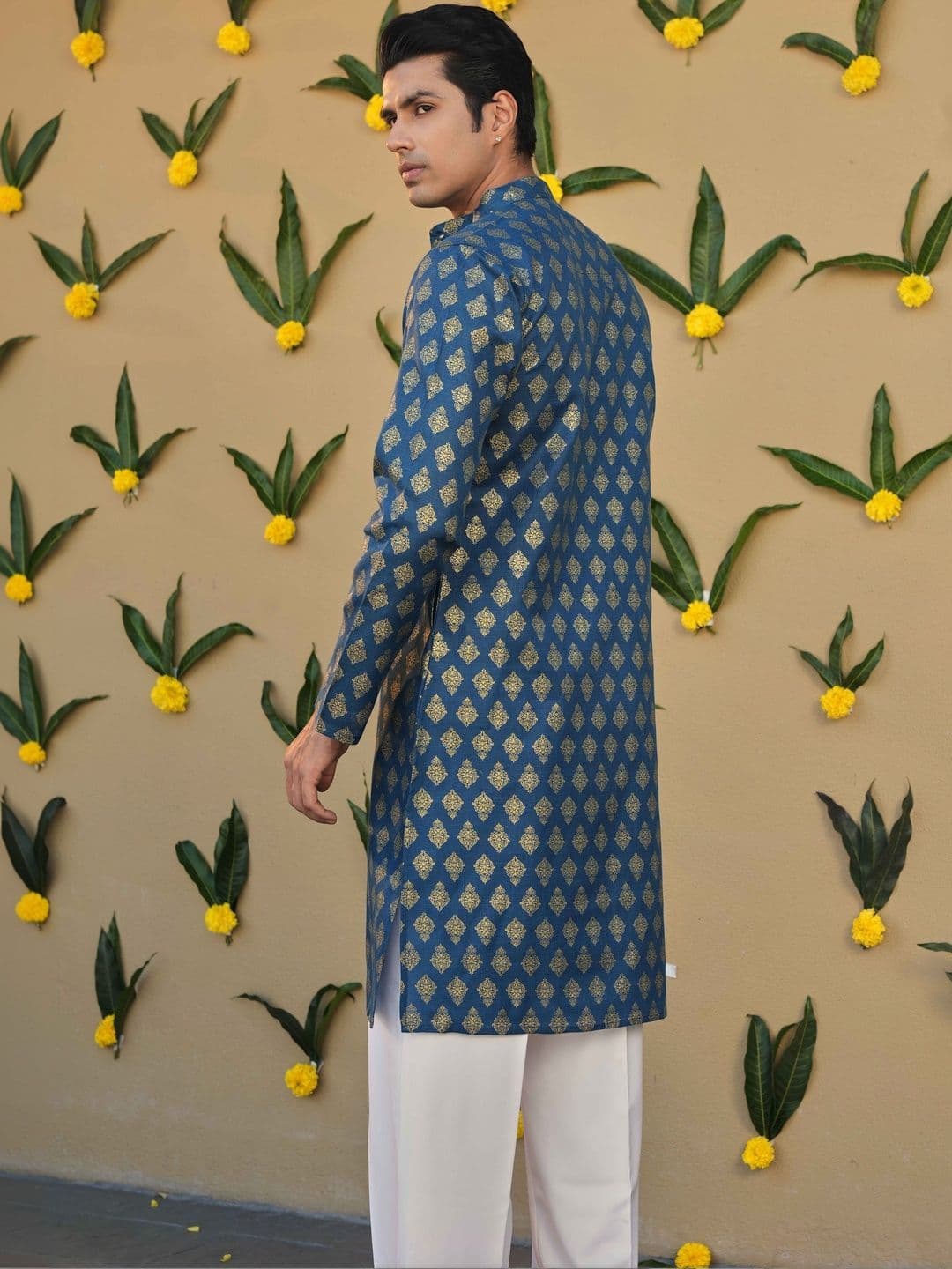 Anouk Printed Mandarin Collar Knee Length Straight Kurta thumbnail 3