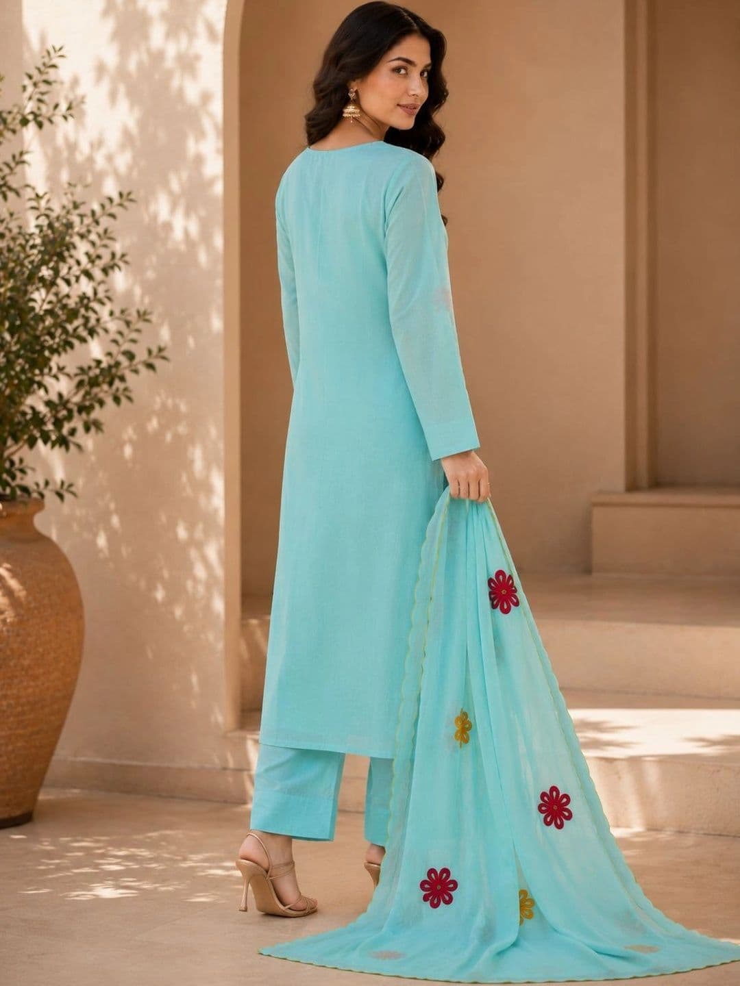 Sangria Women Floral Embroidered Regular Thread Work Chanderi Silk Kurtaset thumbnail 2
