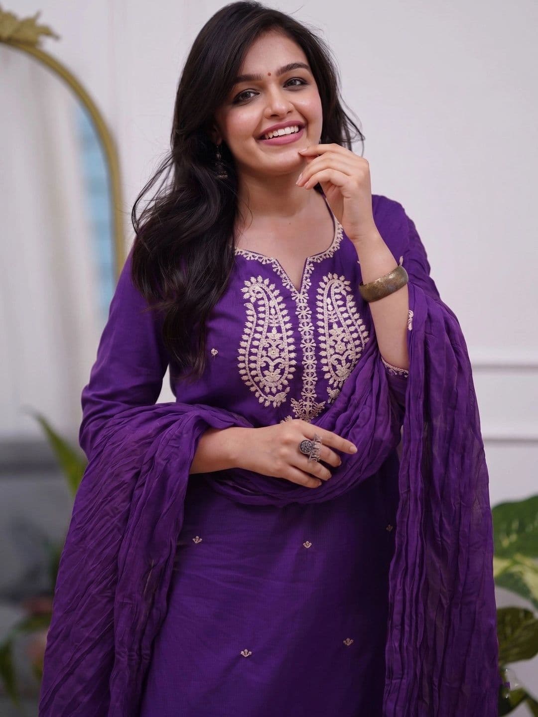 Sangria Women Ethnic Motifs Embroidered Regular Thread Work Kurta with Trousers & With Dupatta thumbnail 3