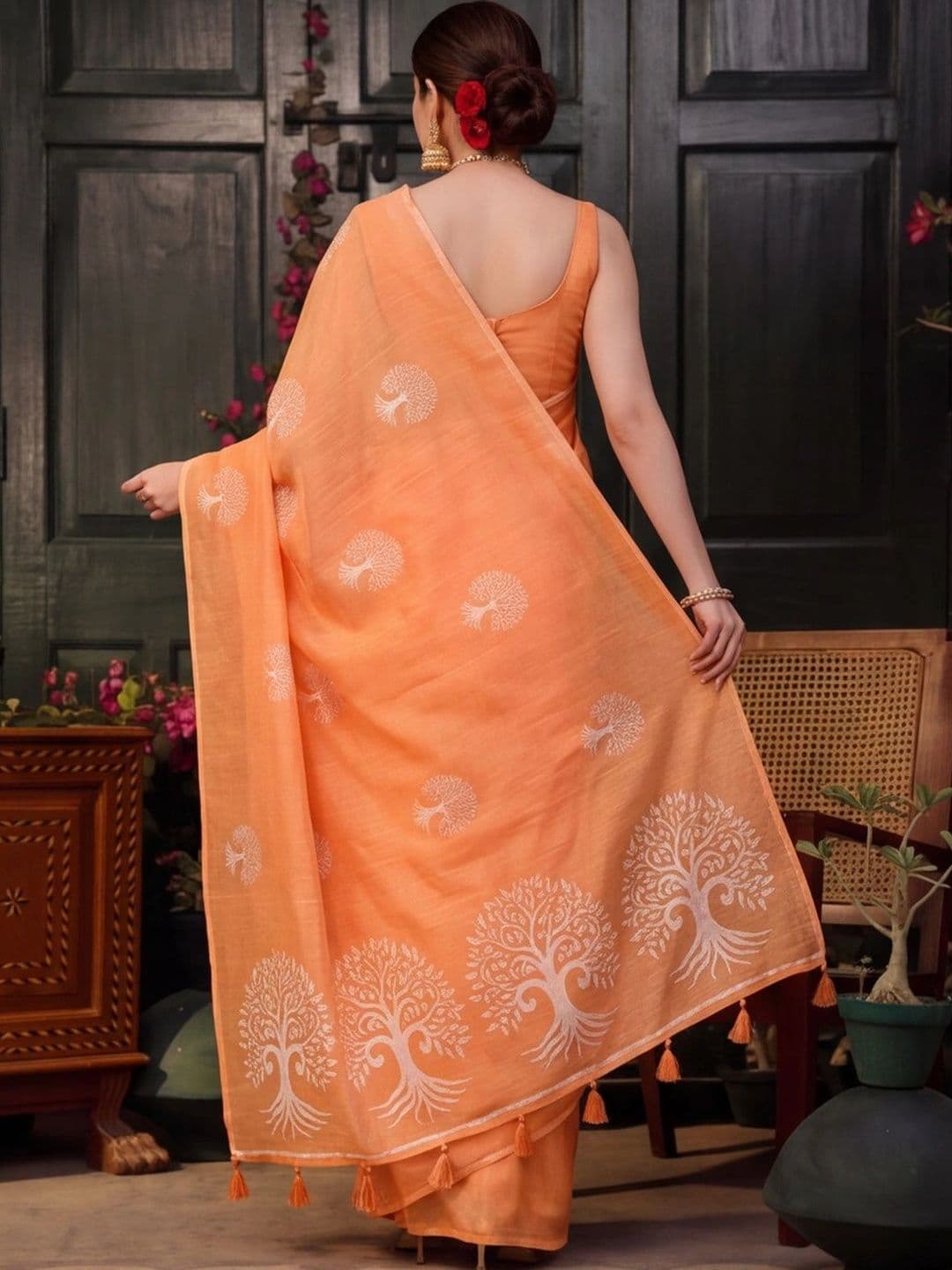 Mitera Woven Design Zari Silk Cotton Fusion Banarasi Saree thumbnail 4