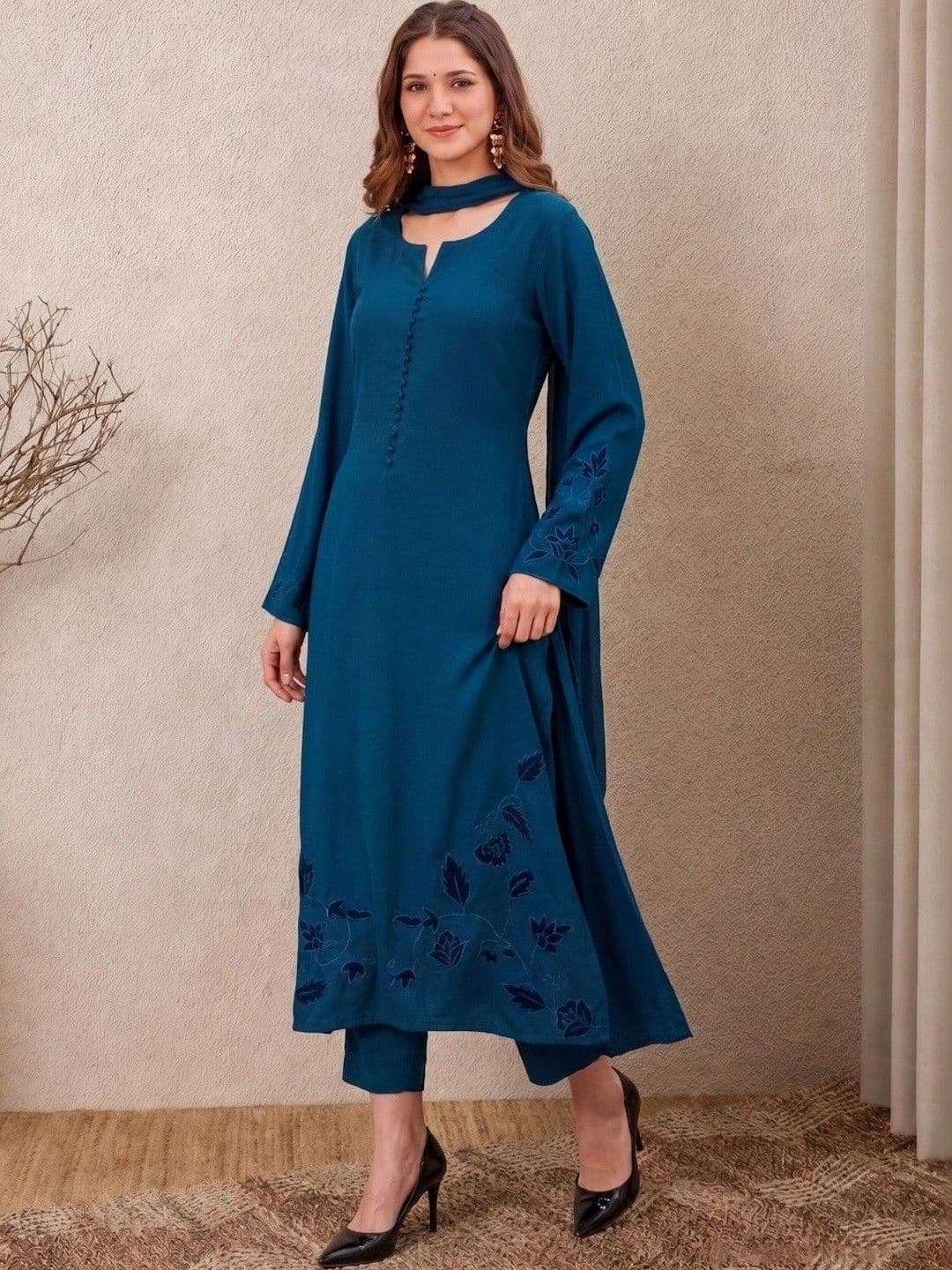Anouk Women Ethnic Motifs Embroidered Regular Thread Work Chanderi Silk Kurta with Trousers & With Dupatta thumbnail 4