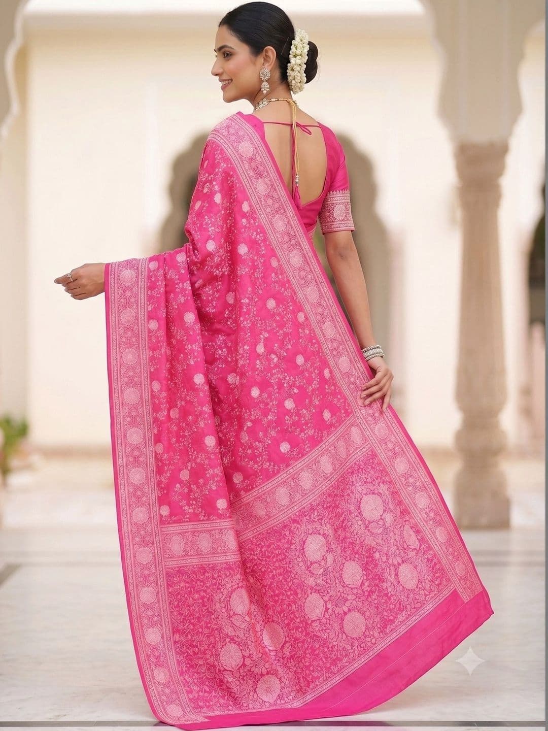 Milvia Ethnic Motifs Zari Silk Blend Designer Kanjeevaram Saree thumbnail 5