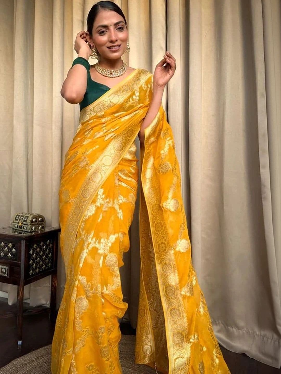 HERE&NOW Woven Design Zari Silk Blend Banarasi Saree thumbnail 5