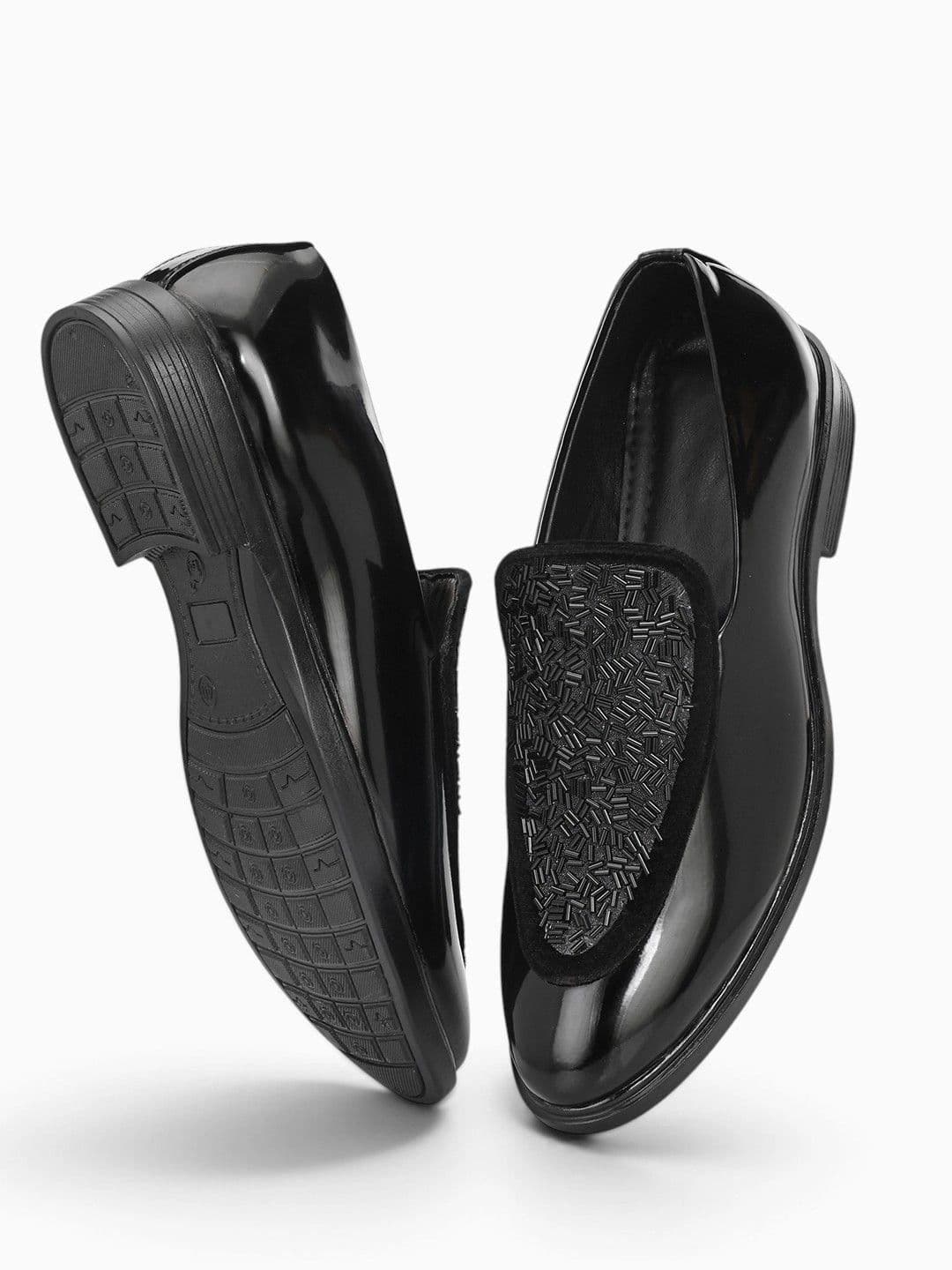 INVICTUS Men Textured PU Round Toe Slip-On Shoes thumbnail 2