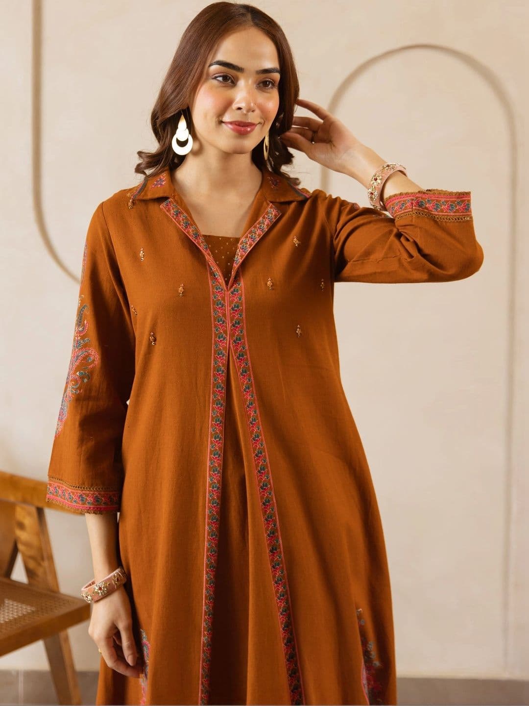 Nehamta Women Ethnic Motifs Embroidered Regular Thread Work Kurta with Trousers thumbnail 4