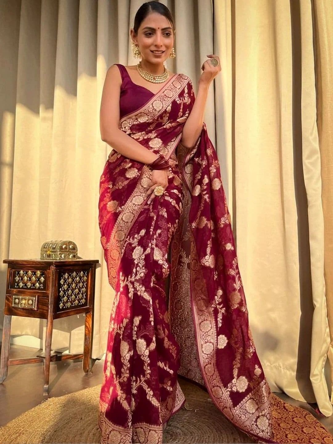 HERE&NOW Woven Design Zari Silk Blend Banarasi Saree thumbnail 3
