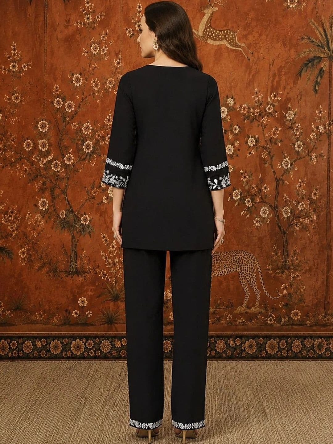Sangria Women Ethnic Motifs Embroidered Regular Thread Work Kurta with Palazzos thumbnail 3