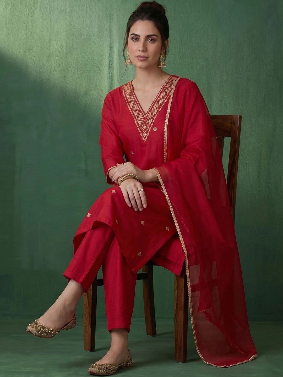 AVANSHEE Women Ethnic Motifs Embroidered Regular Kurta with Trousers & With Dupatta thumbnail 7