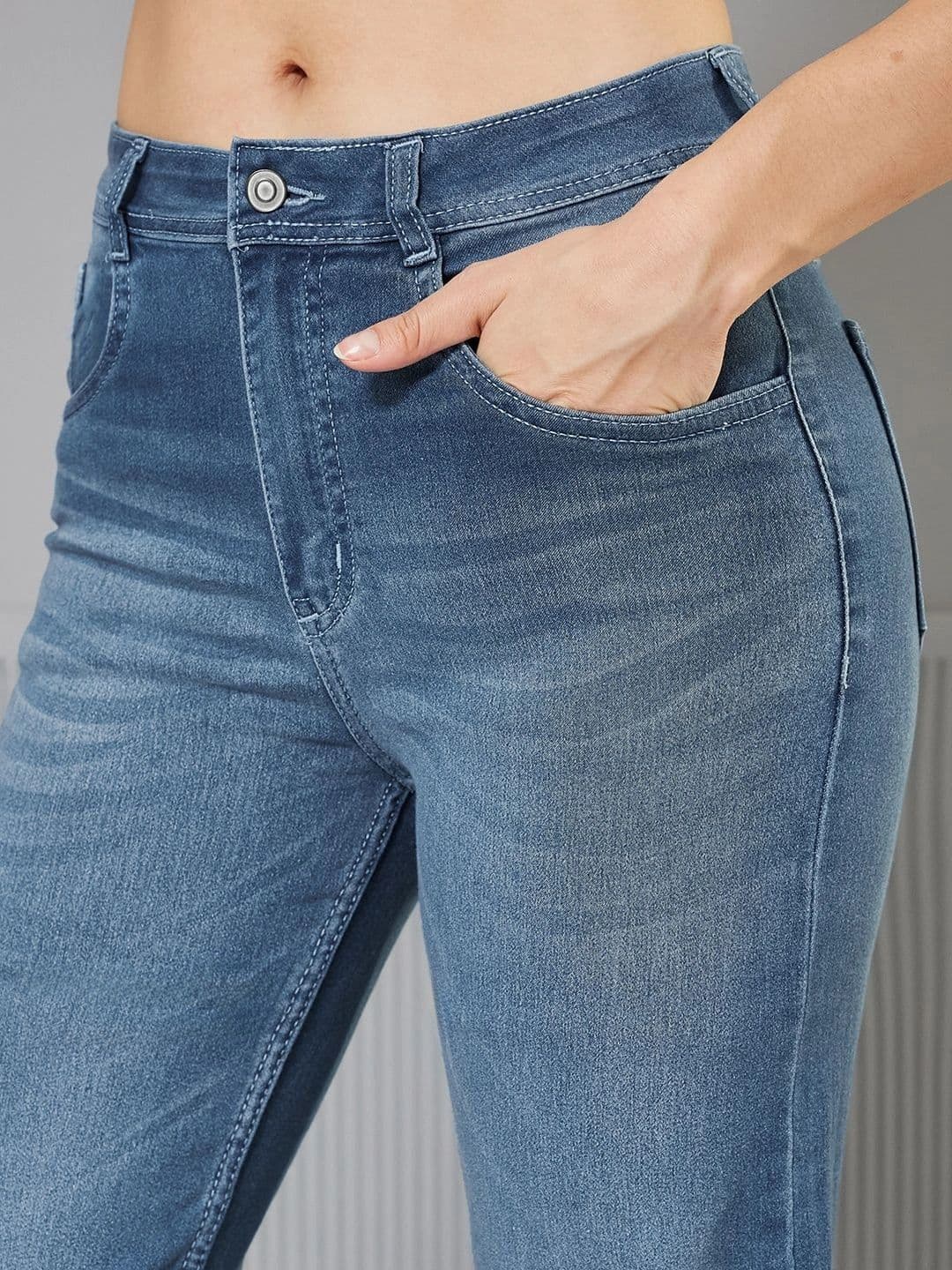 Chemistry Women Wide Leg Mid-Rise Jeans thumbnail 3