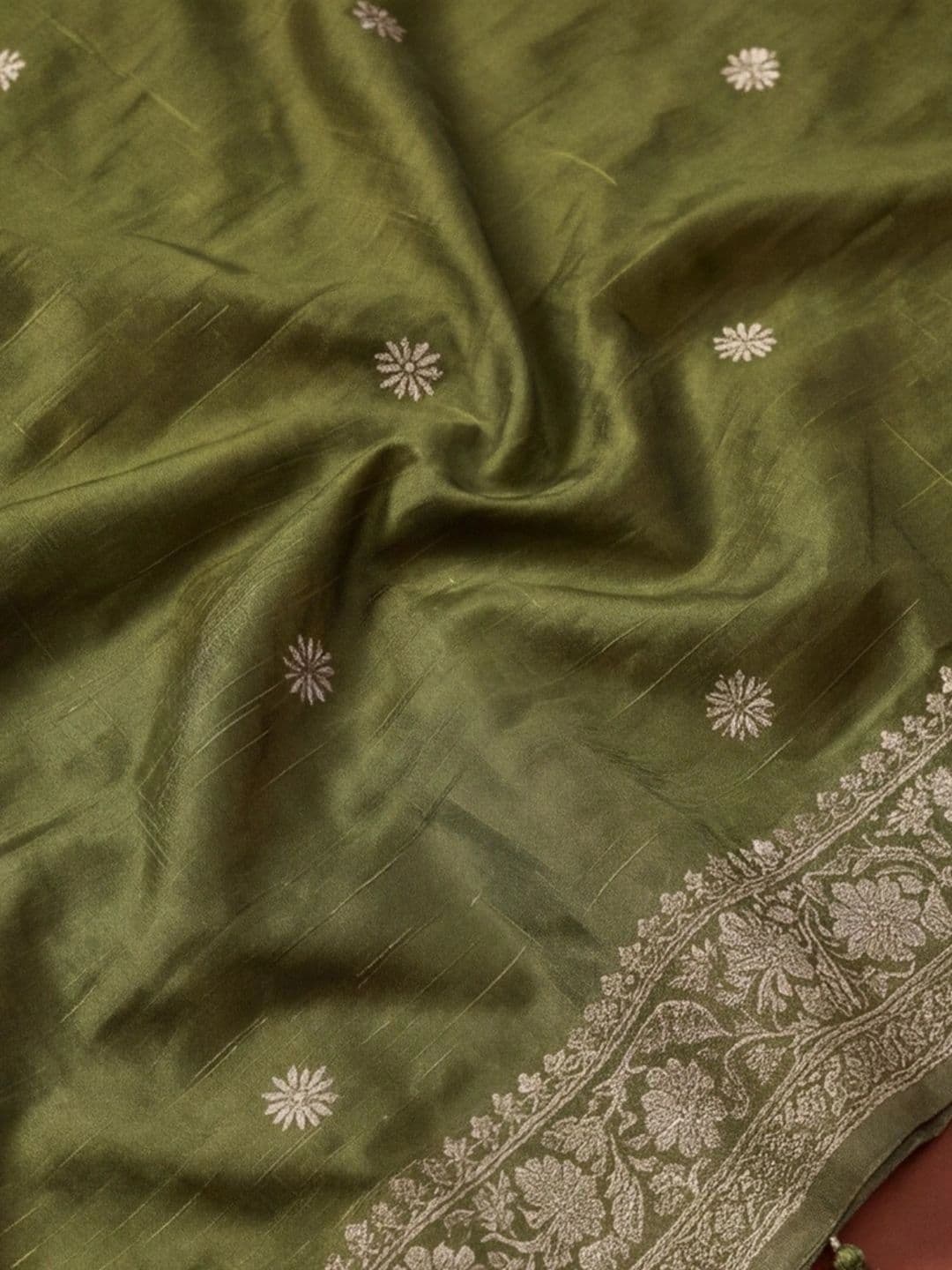 Mitera Floral Zari Silk Cotton Fusion Banarasi Saree thumbnail 6