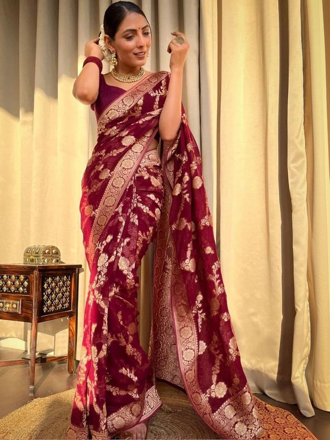 HERE&NOW Woven Design Zari Silk Blend Banarasi Saree thumbnail 5