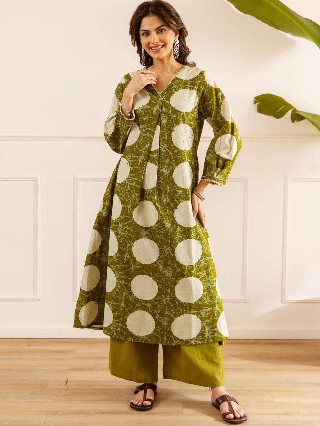 Nehamta Women Printed Regular Kurta with Palazzos - view 1