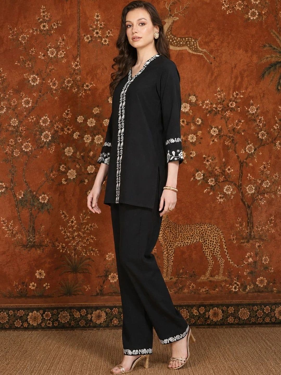 Sangria Women Ethnic Motifs Embroidered Regular Thread Work Kurta with Palazzos thumbnail 5