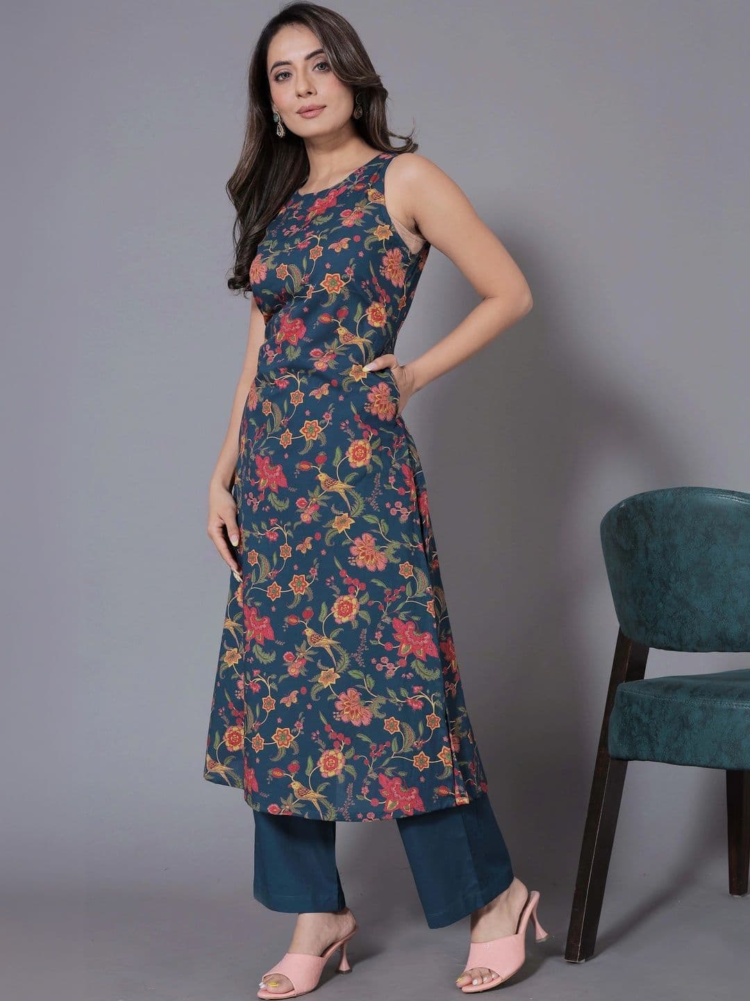 VidiRna Women Floral Printed Regular Kurta with Palazzos thumbnail 2