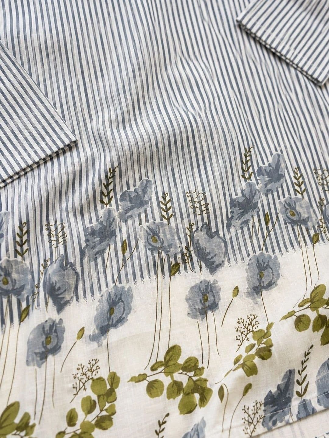 Three Boganvilla Women Floral Printed Regular Kurta with Palazzos thumbnail 2