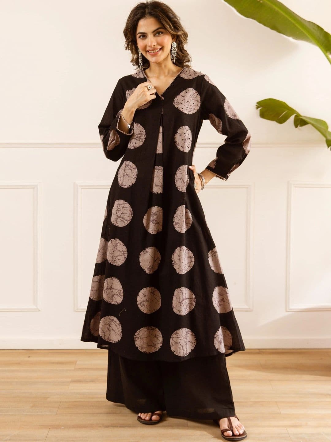 Nehamta Women Printed Regular Kurta with Palazzos - view 1