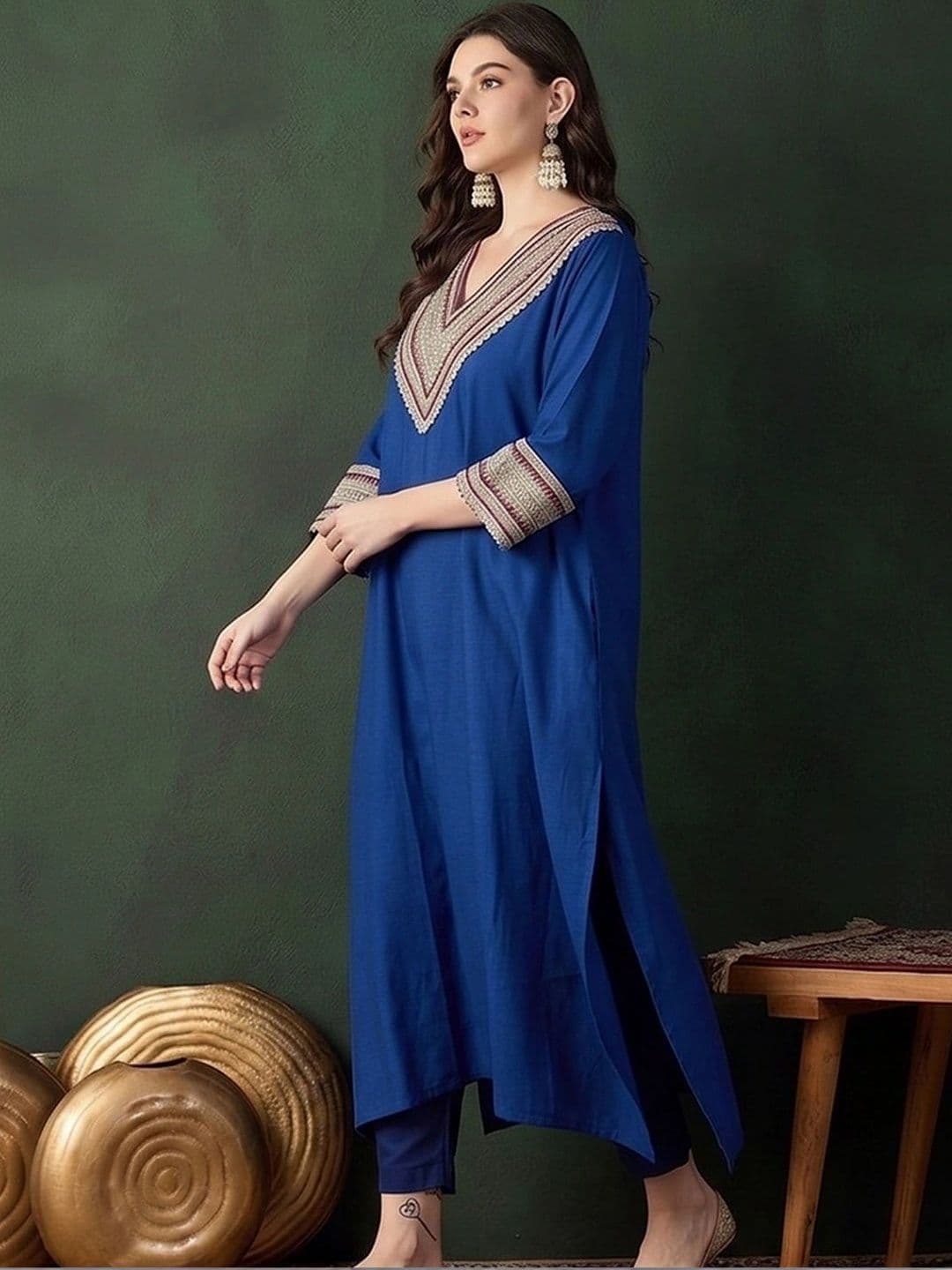 Sangria Women Ethnic Motifs Embroidered Regular Thread Work Kurta with Trousers thumbnail 2