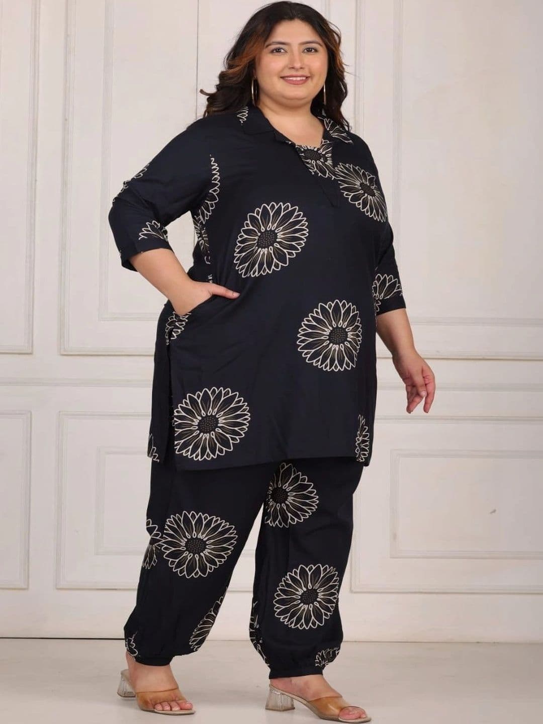 Sandhya's Plus Women Floral Printed Regular Kurta with Harem Pants thumbnail 3