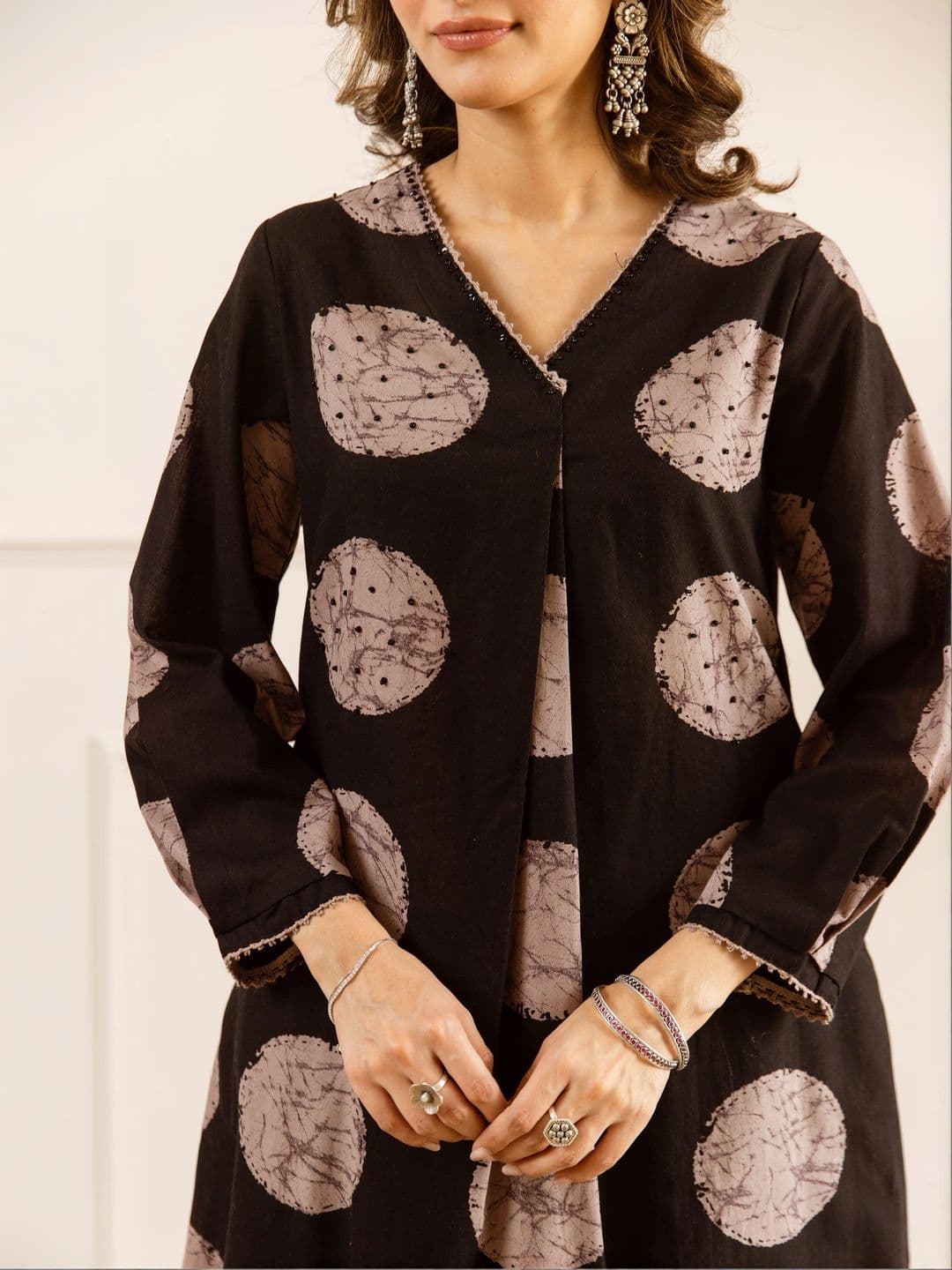Nehamta Women Printed Regular Kurta with Palazzos thumbnail 3