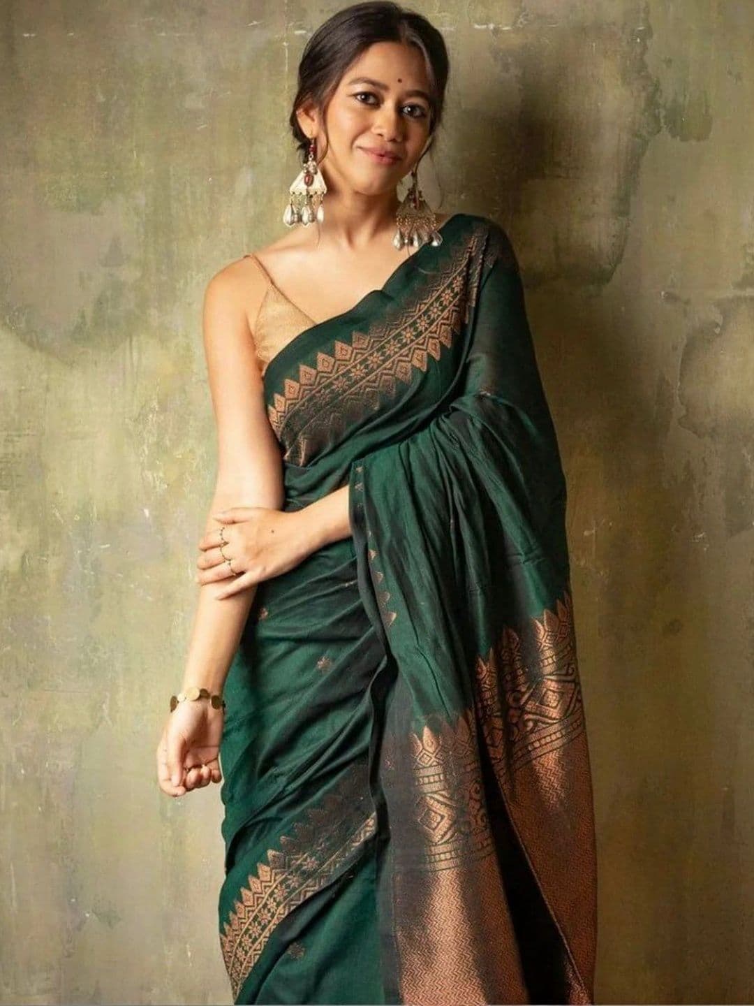Milvia Ethnic Motifs Zari Silk Blend Designer Banarasi Saree - view 1