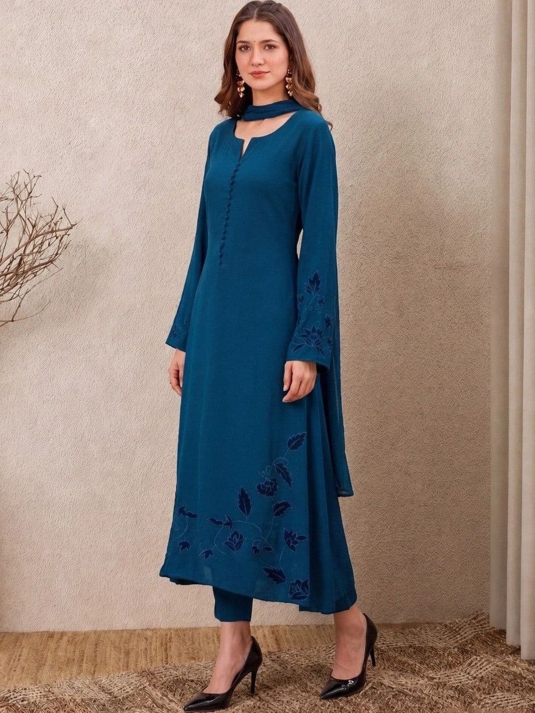 Anouk Women Ethnic Motifs Embroidered Regular Thread Work Chanderi Silk Kurta with Trousers & With Dupatta thumbnail 3